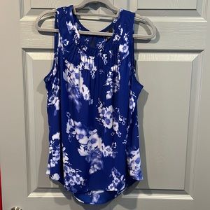 Like new Womens XL Vera wang blue white tank smocked